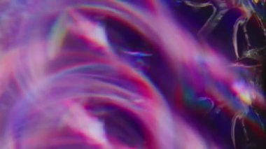 Bulanık kabarcıklar. Bokeh ışığı. Çok renkli kırmızı parçacıklar şeffaf yanıp sönen lensler parlak daireler soyut ışıl ışıl parlayan arkaplanı açıyor..