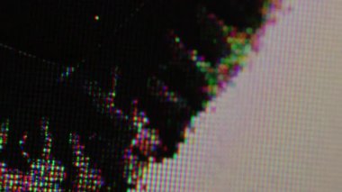 Ekran hasarı. Gökkuşağı çarpıtması. Statik objelerde siyah çatlak piksel çözünmüş doku. Bozuk teknoloji hatası arkaplanı.