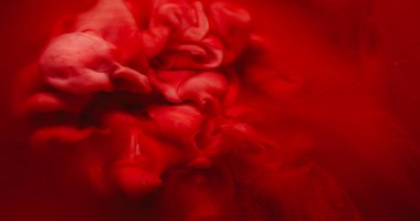 Sis dalgası. Sıvı doku. Odaklanmamış pembe kırmızı renk buharı ıslak parçacıklar kimyasal mürekkep soyut arkaplana dökülüyor.