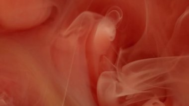 Buhar mürekkebi. Duman bükme. Şekilsiz kırmızı turuncu su kıvrımlı yüzeyi. Fantezi arka plan sıvısı soyut bulanık desen.