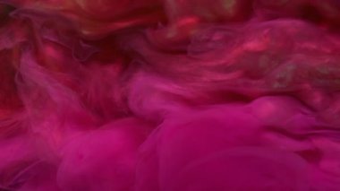 Sis akışı. Sanat sıvısı. Siyah su yüzeyinde pembe, parlak kırmızı neon boya patlaması. Soyut duman sıçrama renk dökülmesi çözünmüş arkaplan.