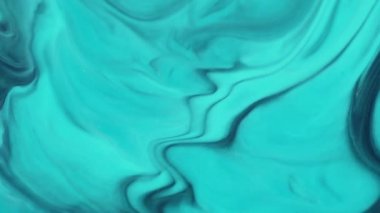 Mürekkep dalgalanması. Lekeli sanat. Kimyasal suda çözünmüş mavi renkli boya akrilik mermer parçacıklar soyut arkaplanda yayılıyor.