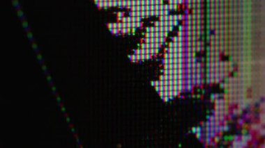 VHS sesi. Dijital arıza. Gökkuşağı piksellerinin gürültüsüyle bulanık görüntü dokusu. Siyah kısmi doldurma bilgisayar ekranı örtüsü.