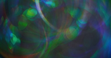 Parıldayan mercek parlıyor. Odaklanamayan parıltı. Çok renkli mavi kaleydoskop ışıltısı soyut sanat Bokeh ışığını açıyor ve modern arkaplanı bulanıklaştırıyor.