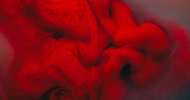 Dalgalanma arka planı. Sis girdabı. Bulanık kırmızı mor mürekkep rengi, akrilik soyutlama üzerinde yüzen parlak pigment sıvısı..