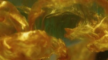 Parlatıcı sıvı. Sıçrama küresi. Soyut sanatın koyu siyah zeminine odaklanmış altın sarısı mavi parlak mürekkep rengi..