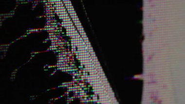 Çiziği göster. Ekran dokusu. Monitör, ıslak arızalı yansımalarla kırılmış. Grunge biçimsiz kırılma efekti bulanık dijital gürültü ile.