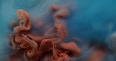 Su altyapısı. Boya rengi. Odaklanmamış turuncu mavi bulut dokusu dalgası. Sıvı kimyasal sıvı ruhani sanat üzerinde yüzüyor..