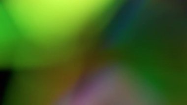 Bulanık renk parlatıcısı. Palet taştı. Hareket eden gökkuşağı prizması. Ilık, soğuk gölgeler parlıyor. Yumuşak kayan ışık.