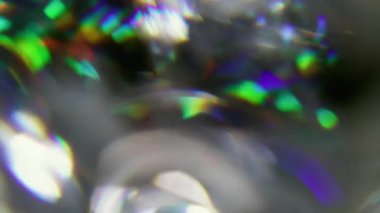 Kıvılcım çaktı. Bulanık sihirli ışıltı. Odaklanamayan yeşil turuncu mercek soyut sanatın koyu arkaplan üzerindeki ışık çemberlerini yansıtıyor..