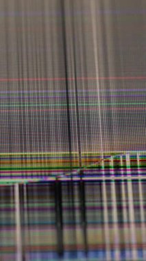 Dikey video. Analog hatası. Kötü bir geçiş. Fiziksel hasara bağlı dijital sinyal bozulması. TV görüntüleme dokusu kötü görüntü kalitesiyle örtüşür.