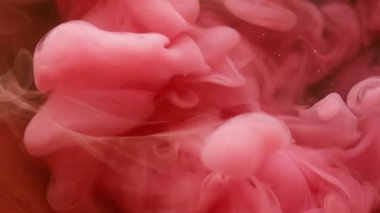 Sis buharı. Boya suyu sıçraması. Soyut sanat yaratıcılığı arka planında yüzen odaksız pembe renk duman dokusu akrilik pigment.