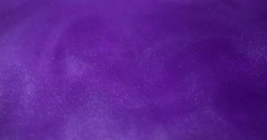 Işıl ışıl. Mistik sıvı. Toz bulutu mürekkep emülsiyonu. Mor mor renk parlak desen soyut bulanık scintilla arkaplan.