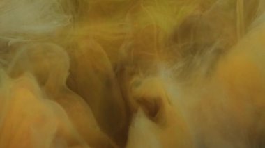 Duman sıvısı. Sis dalgası. Turuncu gri grunge yumuşak mürekkep dumanlı su girdabı. Suluboya örtüsü bulanık desenli psikedelik bulut soyut arkaplanı.