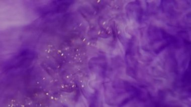 Leylak dalgası. Odaklanamayan buharlı doku. Yanıp sönen mor renkli mürekkep buharı bulanık ışık üzerinde hareket ediyor soyut modern arkaplan parlıyor.