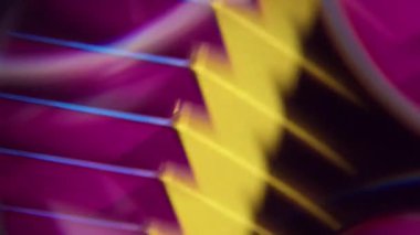 Kaleydoskop parıltısı. Bulanık yüz dokusu. Soyut sanat ışığı arka planında odaksız sarı gökkuşağı spektrumu aydınlatılmış efekt.