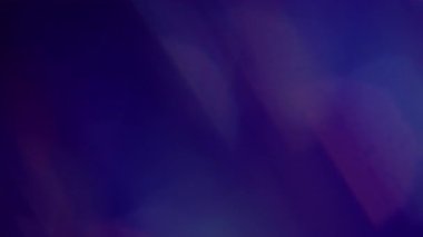 Kristal sızdırıyor. Bulanık soyut parıltı. Odaksız mavi, sarı, parlak, parlak mercek. Sanatın koyu siyah arka planında yanıp sönüyor..