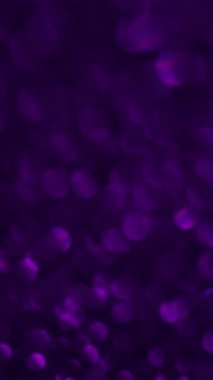 Dikey video. Odaklanamayan ışıltı. Parlayan yüzey. Işıl ışıl parlayan ışık atmosferik parlak arka plan eşit olmayan ışıltı efektleri parlayan daire benekler..