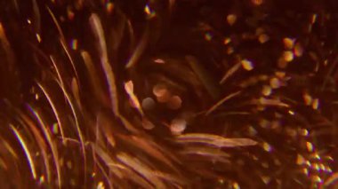 Kıvılcım çaktı. Bulanık kaleydoskop bokeh. Soyut optik sanat arka planında çözünmüş bronz mavi yanıp sönen ışık tayfı dokusu.