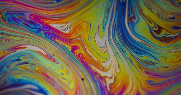 Psikedelik sıvı. Petrol soyutlaması. Odaklanmamış yeşil mavi renkli damla mürekkep rengi yaratıcı pembe arka planda yüzüyor..