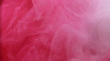 Sis bulutu. Puslu fantezi. Odaklanmamış pembe sis dumanı boya mürekkep buharı sıvı duman sıvısı soyut sanat ışığı arka planında ışıldıyor.