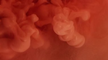 Duman karışımı. Mürekkep atışı. Portakal rengi bulut spreyi, su ve gaz akıntısı. Odaklanmamış renk dalgası sıvı soyut arkaplan dokusu.