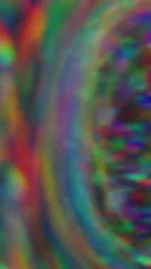 Dikey video. Yansıma konfetisi. Bulanık gökkuşağı parlaması. Odaklanamayan sızıntı, çok renkli yeşil ışınlar, soyut sanat ışığı arka planında ışıldayan lensler..