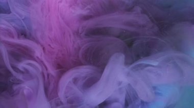 Duman dokusu. Harika boya suyu. Odaklanmamış pembe renkli sis bulutu soyut sanat desenli arkaplana mürekkep sıçratır.