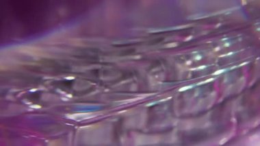 Bokeh ışıl ışıl. Bulanık yüz dokusu. Odaklanmamış mor mavi renk spektrumu mercek soyut sanat ışığı arka planında yanıp sönüyor.