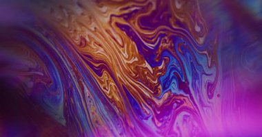 Yanardöner yakıt. Mürekkep dök. Özgün, mor, kahverengi, neon damlacıklar soyut, yaratıcı ışık arka planında yüzen yuvarlak dokular..