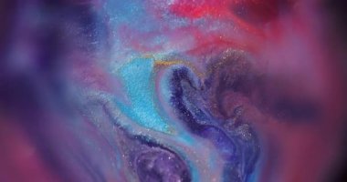 Işıldayan emülsiyon. Odaklanmamış mürekkep yayılmış. Bulanık prizma çerçevesinde kırmızı mavi pigment dökülmüş. Renkli soyut sızıntı girdap arkaplanı.