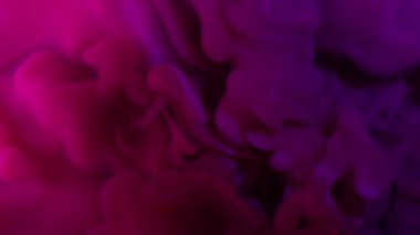 Parlak karışım. Duman boyası. Mor pembe parıltı dalgası sıvı karışım akışı soyut arkaplan su bulanık lens renginde.