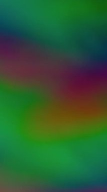 Dikey video. Bulanık renk kırılması. Gökkuşağı gradyanı. Odaklanmamış toz sızıntısı yeşil sarı ışınlar yanıp sönen mercekler soyut sanat ışığı arka planında parıldıyor..