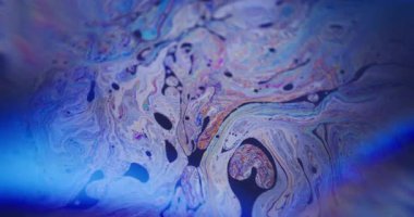 Psikedelik sıvı. Neon ışığı sanatı. Soyut akrilik yaratıcı zemin üzerinde yüzen mavi kahverengi renk damla sıvı mürekkep dokusu.