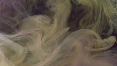 Bulut dalgası. Boya buharı. Soyut sanat arka planında titreyen sönük sarı mor renkli sisli, ruhani sisli su dumanı..