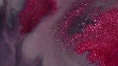Mistik sıvı. Parıltı spreyi. Bulanık pembe gri parıldayan parçacıklar jel emülsiyonunda akan girdaplar fantezi sanat soyut arka plan.