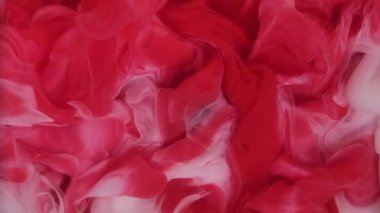 Mürekkep suyu. Sıvıyı karıştır. Odaklanmamış pembe beyaz bulanık bulut buharı soyut mor ışıldayan arka planda ışıldayan parıltılı Noel topu parıltısı akışı..