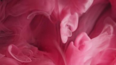 Duman sıçrıyor. Duman karışımı. Pembe sıvı boya pigment dalga karışımı renk soyut arkaplan. Su dokusu girdap bulanıklığı damla damlası boya akışı.