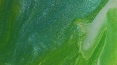 Karışık su sıçratma. Sıvı boya. Su dalgası emülsiyonunda çözünmüş sarı mavi renkli mermer mürekkep soyut sanat arka planına dökülüyor..
