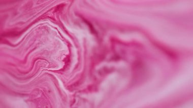 Mürekkep karışımı. Parlak sıvı. Soyut arkaplana yayılan pembemsi beyaz mermer dokular kimyasal akrilik emülsiyon.