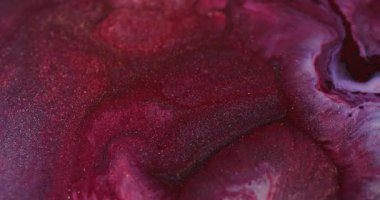 Sıvı dökülmesi. Mürekkep arkaplanı. Yaratıcı akrilik ıslak soyutlama üzerine yayılan pembe mor, ışıl ışıl kestane rengi..