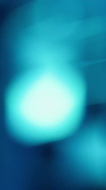 Dikey video. Bokeh ışık titreşimi. Alternatif renk beneği. Görünüm kaybolma sinyali. Hipnotik spektral göz kırpma. Parlak aksanlar arkaplan değiştiriyor.