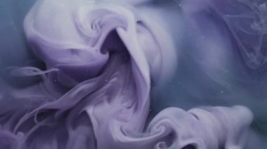 Parıltı dalgası. Mürekkep sıçraması. Soyut arkaplanda büyüyen akrilik sıvı kimyasal sisli mor renkli parlak baloncuk.