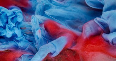 Duman dokusu. Arkaplanı boya. Odaklanamayan kırmızı dumanlı akrilik ıslak pigment yaratıcı mercan sanatının soyutlamasına yayılıyor..