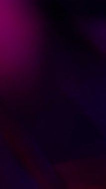 Dikey video. Bulanık renk değişimleri. Loş ışık. Mor pembe taşma paleti. Yumuşak, yumuşak arka plan fantezi ışığı. Hipnotik dekoratif difüzyon. Döngü yanardöner.