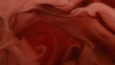 Soyut sis. Mürekkep at. Yaratıcı sanat arka planında yüzen kimyasal suda odaklanmış kırmızı, pembe, bulut rengi boya dokusu.