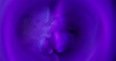 Duman dokusu. Sis boyası. Odaklanmamış mavi neon, pembe renkli, kıvrımlı, parlak, yuvarlak, soyut, siyah arka planda yayılan su damlası..