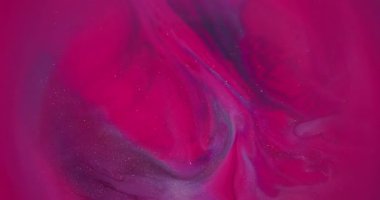 Mürekkep dalgası. Pırıl pırıl. Odaklanmamış pembe mavi renk ıslak lekeler soyut yaratıcı sanat arka planına yayılan akış dokusu.