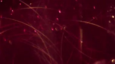 Parıltı etkisi. Bulanık daire ışını. Kırmızı kırmızı parlak ışık pembe mavi mor soyut arkaplanı açıyor.