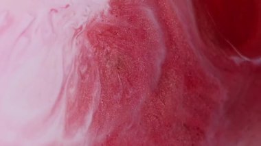 Mürekkep simleri. Dalga arkaplanı. Soyut akrilik sanatta büyüyen odaksız kırmızı beyaz harmanlanmış mermer dokusu kimyasal su akışı.